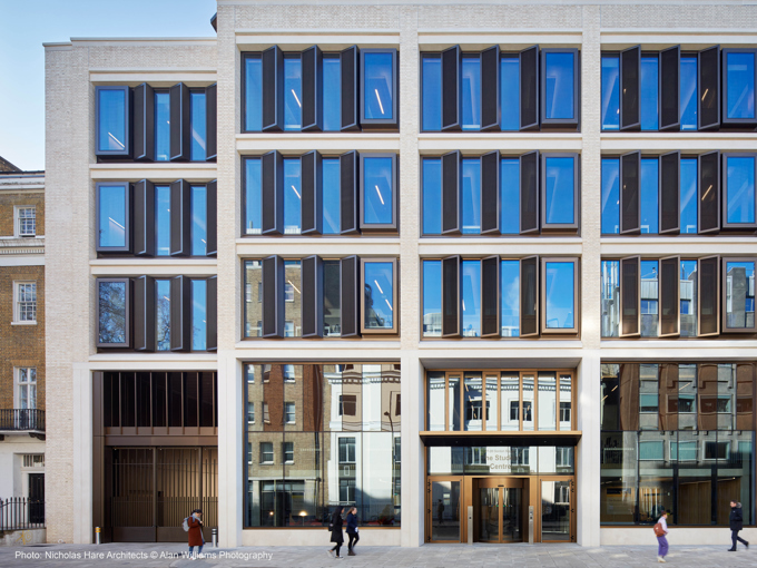 Façade extérieure du Centre étudiant de l'UCL