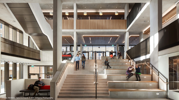 UCL Student Center Atrium intérieur